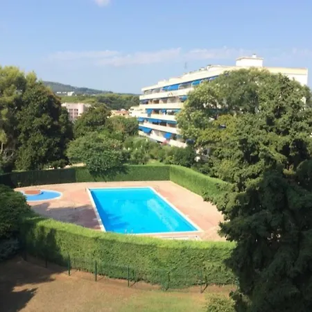 4 People - Swimming Pool *